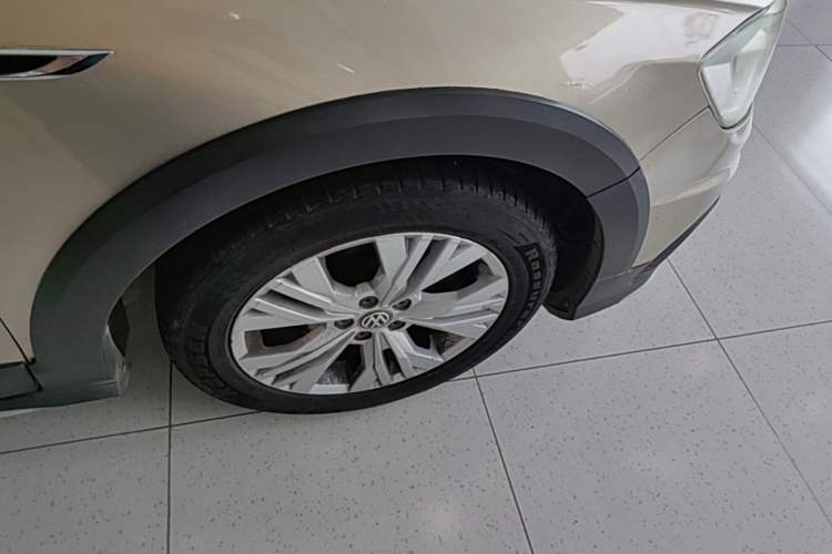 Used Volkswagen C-TREK 2018 1.5L Automatic Comfort Model Right Front Wheel Hub
