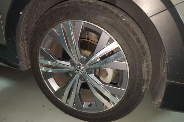 Used Volkswagen C-TREK 2018 1.5L Automatic Luxury Edition Right Front Wheel Hub
