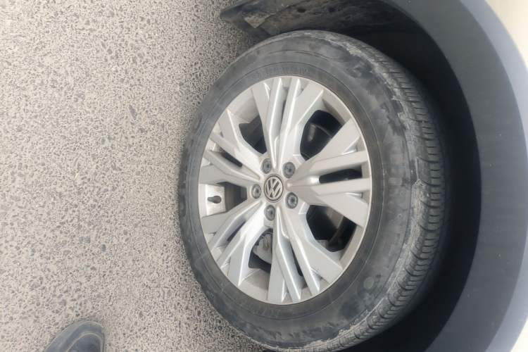 Used Volkswagen C-TREK 2018 230TSI DSG Comfort Model Right Front Wheel Hub