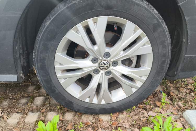 Used Volkswagen C-TREK 2018 1.5L Automatic Comfort Model Right Front Wheel Hub