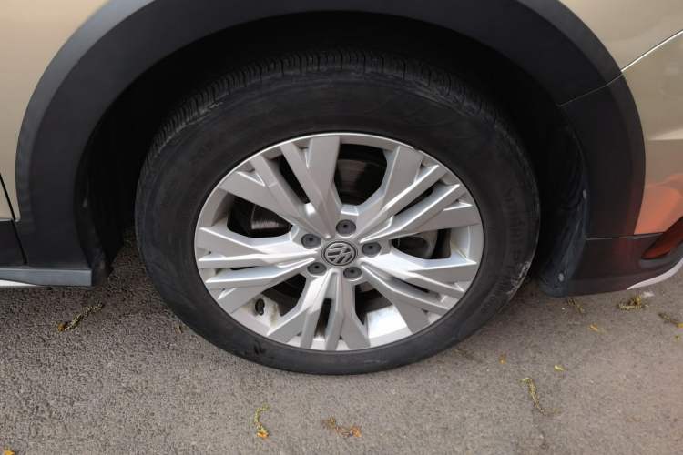 Used Volkswagen C-TREK 2018 230TSI DSG Comfort Model Right Front Wheel Hub