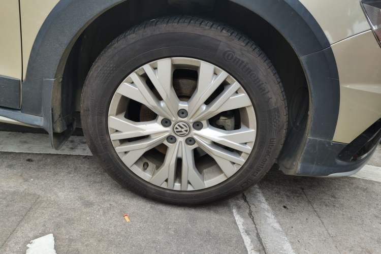 Used Volkswagen C-TREK 2018 1.5L Automatic Comfort Model Right Front Wheel Hub
