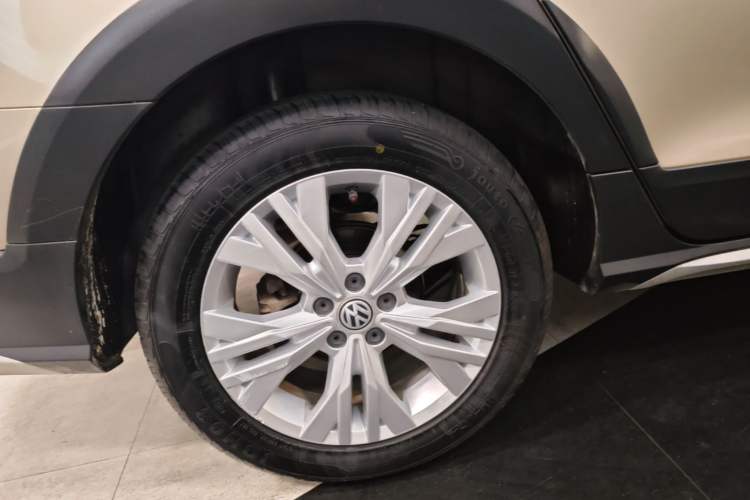 Used Volkswagen C-TREK 2018 230TSI DSG Comfort Model Right Rear Wheel Hub