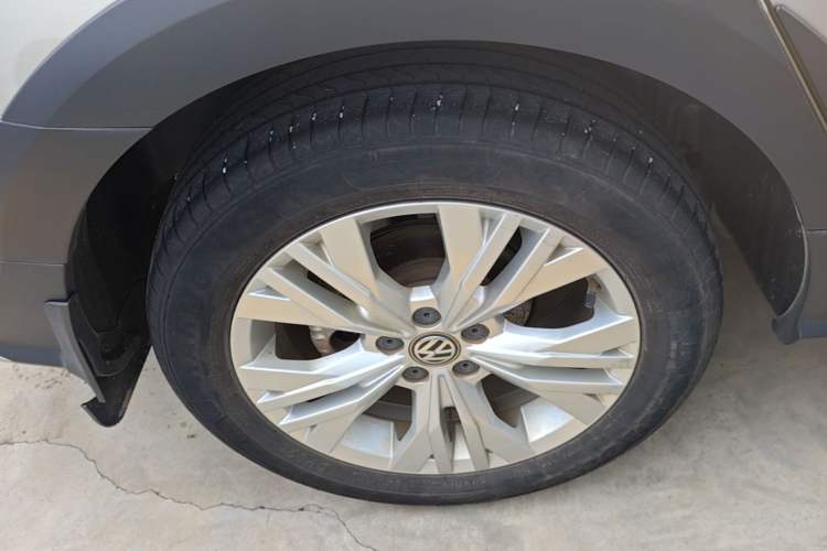 Used Volkswagen C-TREK 2018 1.5L Automatic Comfort Model Right Rear Wheel Hub