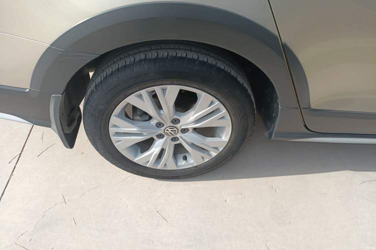 Used Volkswagen C-TREK 2018 1.5L Manual Comfort Model Right Rear Wheel Hub