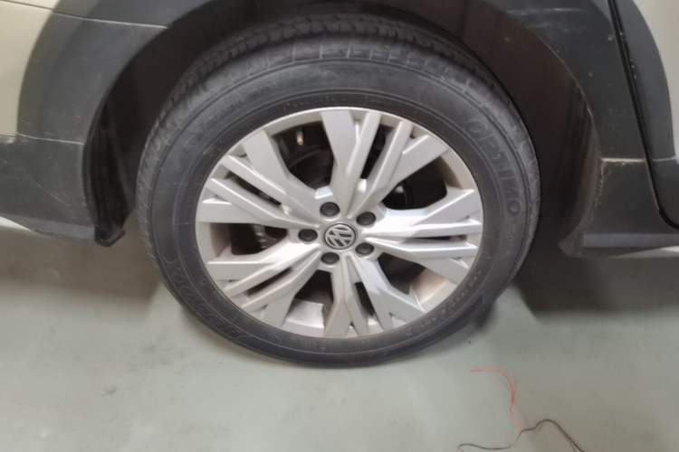 Used Volkswagen C-TREK 2018 1.5L Automatic Comfort Model Right Rear Wheel Hub