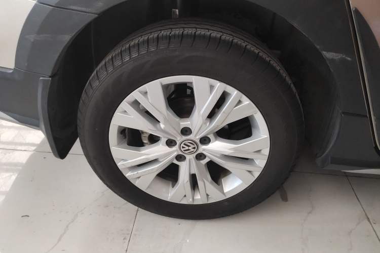 Used Volkswagen C-TREK 2018 1.5L Automatic Comfort Model Right Rear Wheel Hub