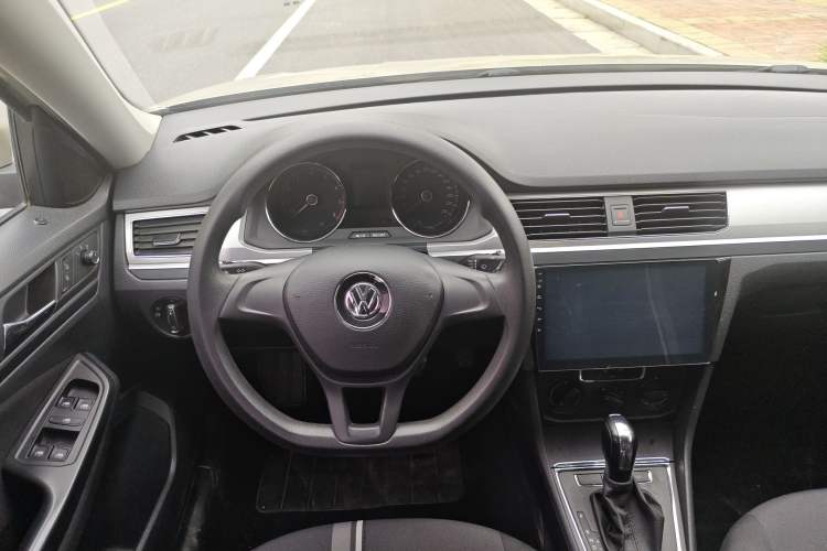 Used Volkswagen C-TREK 2018 1.5L Automatic Fashion Model Steering Wheel