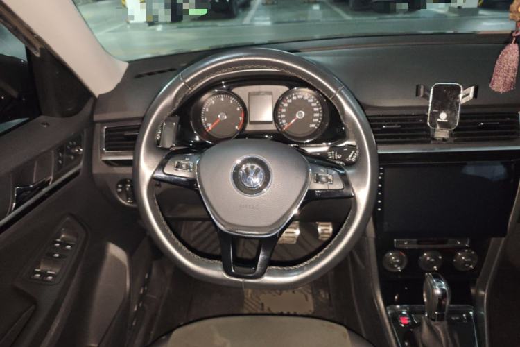Used Volkswagen C-TREK 2018 1.5L Automatic Luxury Edition Steering Wheel