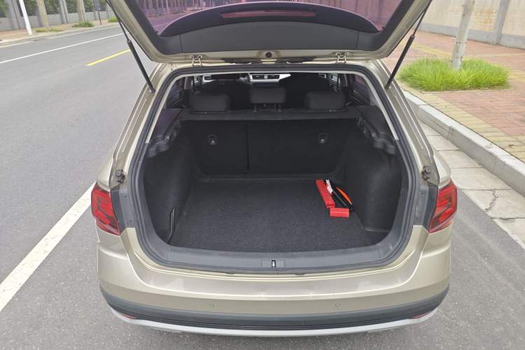 Used Volkswagen C-TREK 2018 1.5L Automatic Fashion Model Trunk