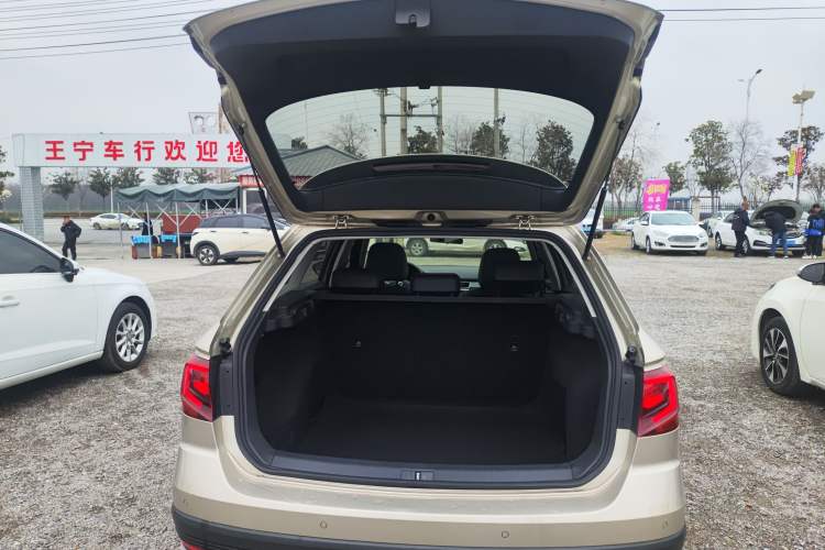 Used Volkswagen C-TREK 2018 230TSI DSG Luxury Version Trunk
