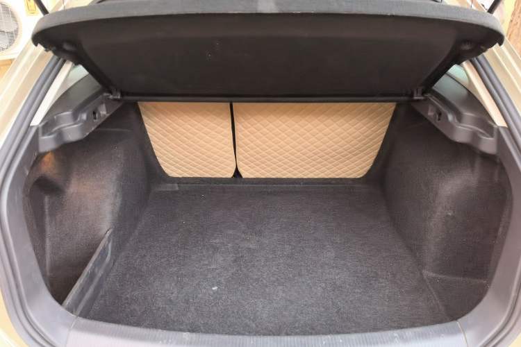 Used Volkswagen C-TREK 2018 230TSI DSG Comfort Model Trunk
