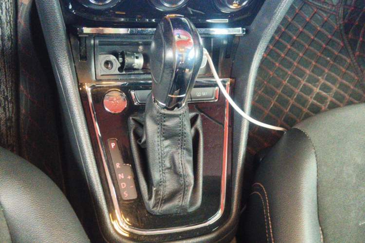 Used Volkswagen C-TREK 2018 1.5L Automatic Luxury Edition Gear Lever