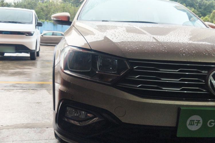 Used Volkswagen C-TREK 2018 1.5L Automatic Luxury Edition Right Front Headlight