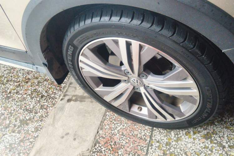 Used Volkswagen C-TREK 2018 1.5L Automatic Luxury Edition Right Front Wheel Hub