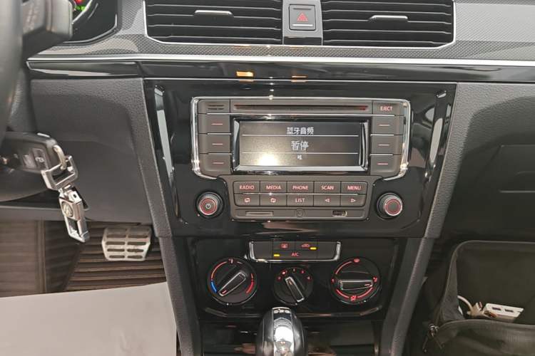 Used Volkswagen C-TREK 2018 230TSI DSG Comfort Model Audio And AC Panel