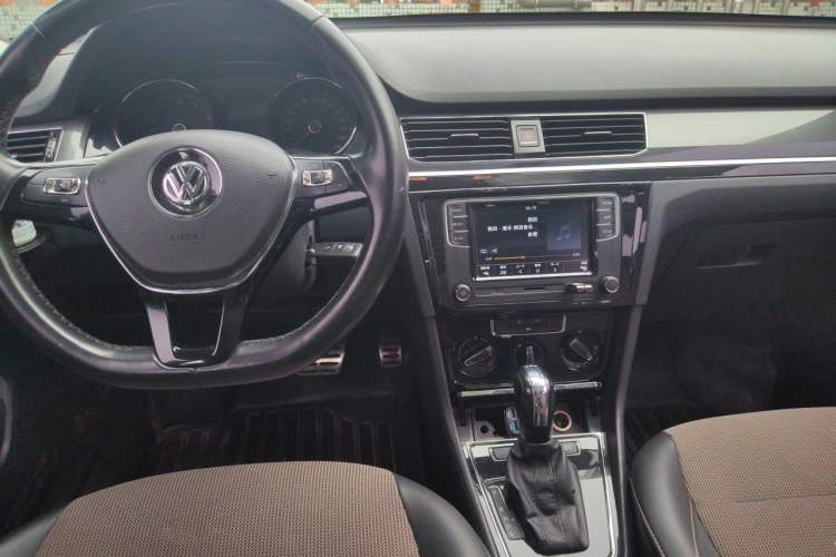 Used Volkswagen C-TREK 2018 230TSI DSG Comfort Model Center Console