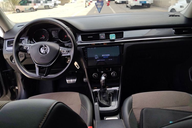 Used Volkswagen C-TREK 2018 230TSI DSG Comfort Model Center Console