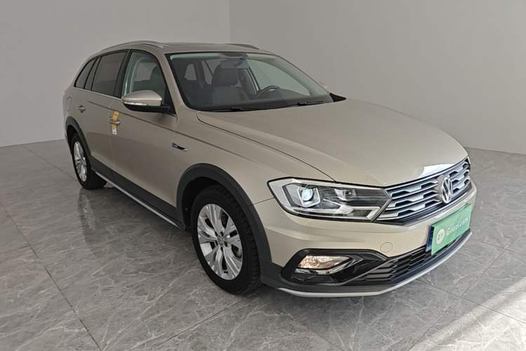 Used Volkswagen C-TREK 2018 230TSI DSG Comfort Model Front Right 45 Deg