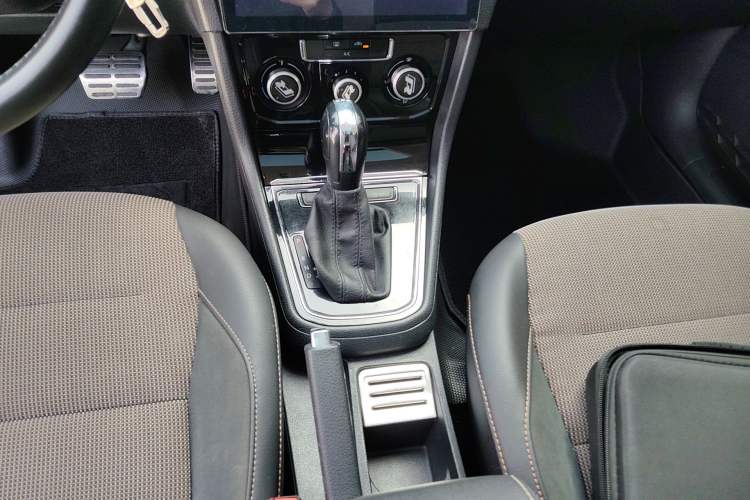 Used Volkswagen C-TREK 2018 230TSI DSG Comfort Model Gear Lever