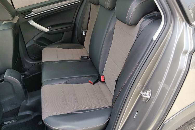 Used Volkswagen C-TREK 2018 230TSI DSG Comfort Model Left Rear Seat