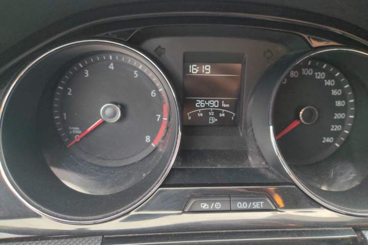 Used Volkswagen C-TREK 2018 230TSI DSG Comfort Model Odometer Close Up