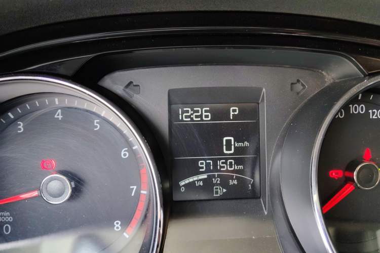 Used Volkswagen C-TREK 2018 230TSI DSG Comfort Model Odometer Close Up