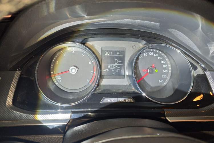 Used Volkswagen C-TREK 2018 230TSI DSG Comfort Model Odometer Close Up