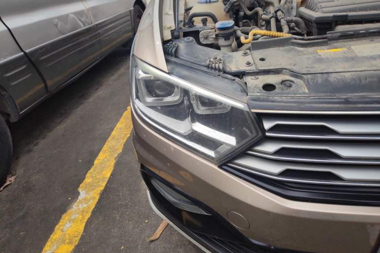 Used Volkswagen C-TREK 2018 230TSI DSG Comfort Model Right Front Headlight