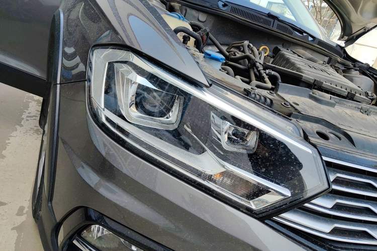 Used Volkswagen C-TREK 2018 230TSI DSG Comfort Model Right Front Headlight