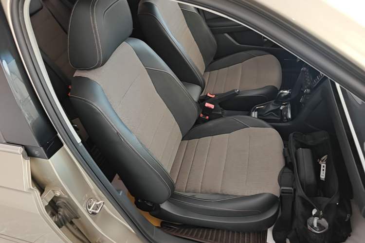 Used Volkswagen C-TREK 2018 230TSI DSG Comfort Model Right Front Seat