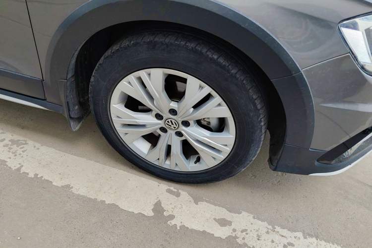 Used Volkswagen C-TREK 2018 230TSI DSG Comfort Model Right Front Wheel Hub
