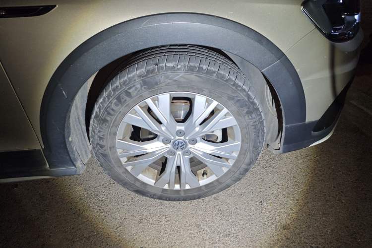 Used Volkswagen C-TREK 2018 230TSI DSG Comfort Model Right Front Wheel Hub