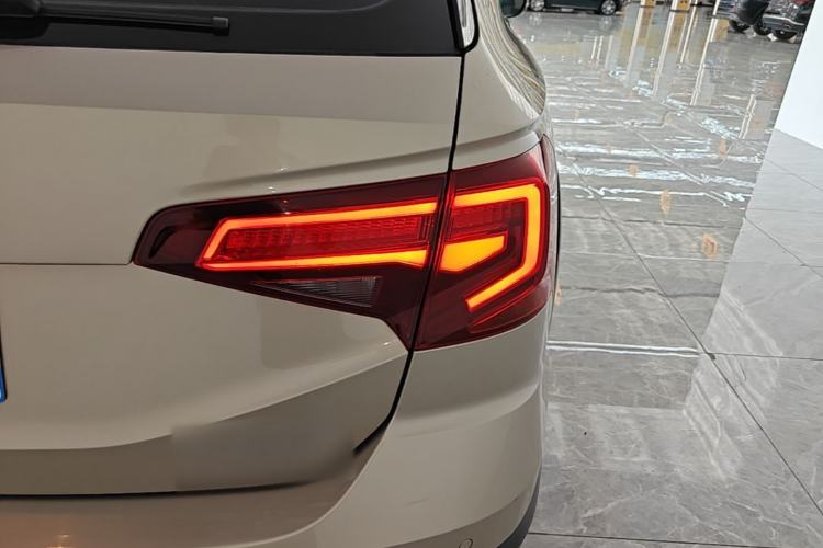 Used Volkswagen C-TREK 2018 230TSI DSG Comfort Model Right Rear Taillight