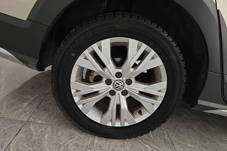 Used Volkswagen C-TREK 2018 230TSI DSG Comfort Model Right Rear Wheel Hub