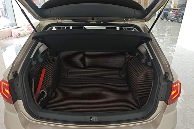 Used Volkswagen C-TREK 2018 230TSI DSG Comfort Model Trunk