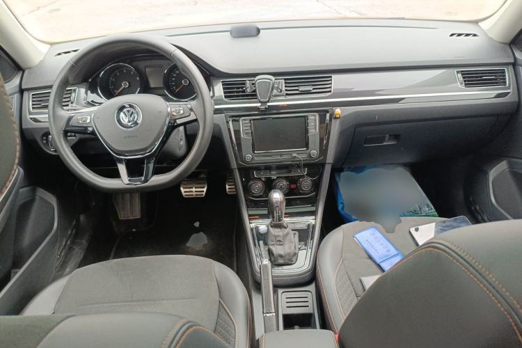Used Volkswagen C-TREK 2018 1.5L Automatic Luxury Edition Center Console