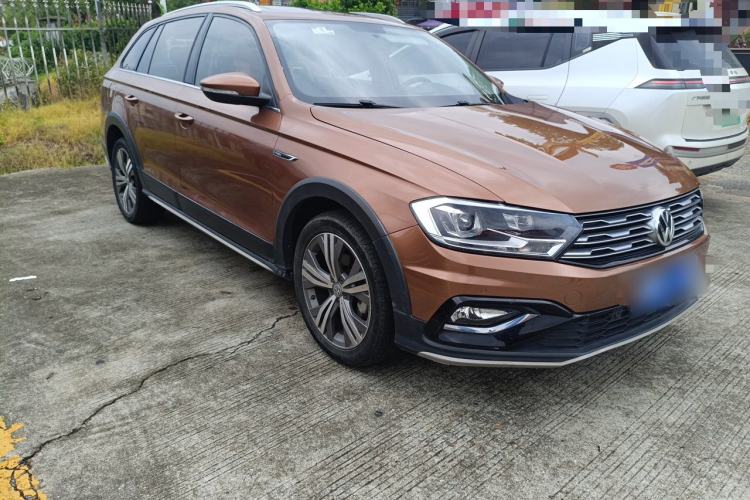 Used Volkswagen C-TREK 2018 1.5L Automatic Luxury Edition Front Right 45 Deg