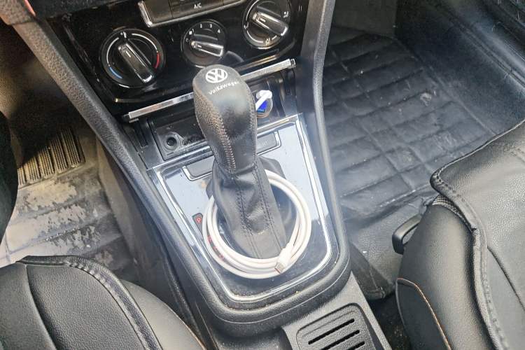Used Volkswagen C-TREK 2018 230TSI DSG Comfort Model Gear Lever
