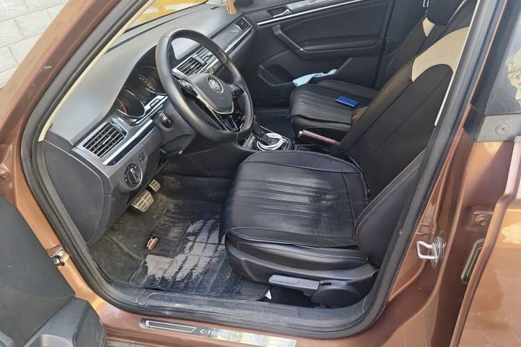 Used Volkswagen C-TREK 2018 230TSI DSG Comfort Model Left Front Seat