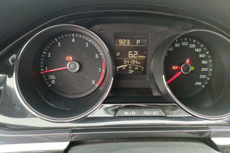 Used Volkswagen C-TREK 2018 1.5L Automatic Luxury Edition Odometer Close Up