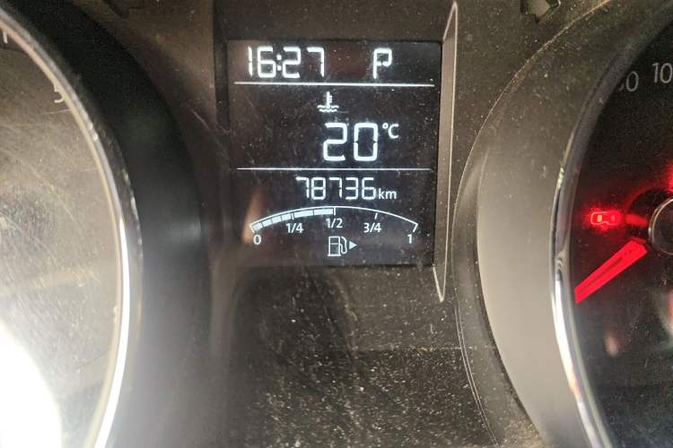 Used Volkswagen C-TREK 2018 230TSI DSG Comfort Model Odometer Close Up