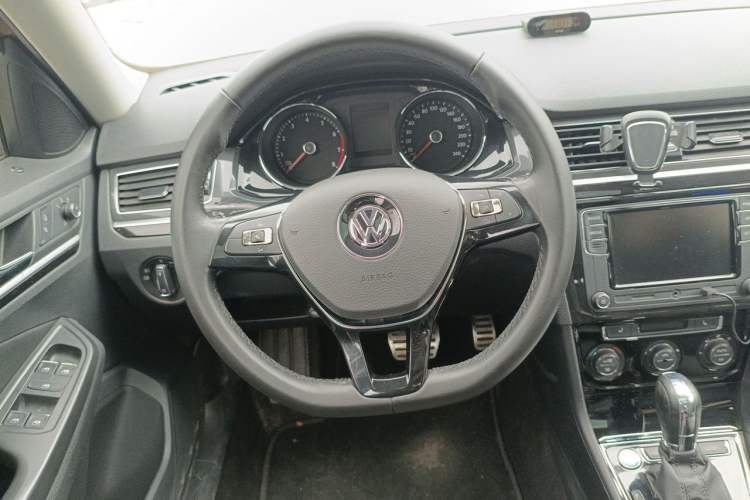 Used Volkswagen C-TREK 2018 1.5L Automatic Luxury Edition Steering Wheel