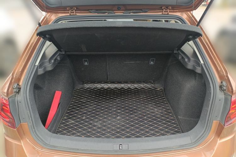 Used Volkswagen C-TREK 2018 1.5L Automatic Luxury Edition Trunk