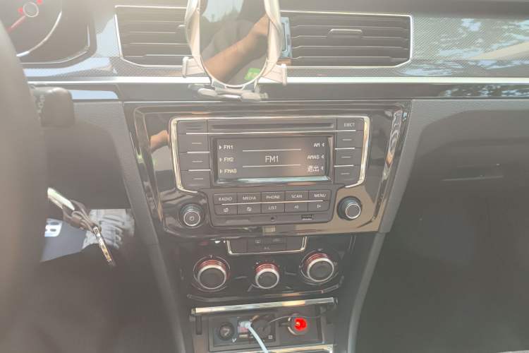 Used Volkswagen C-TREK 2018 1.5L Manual Comfort Model Audio And AC Panel