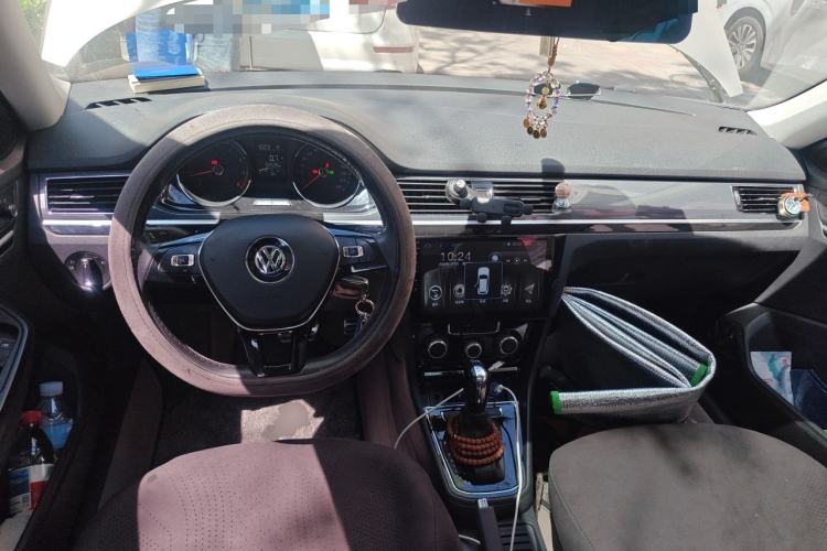 Used Volkswagen C-TREK 2018 230TSI DSG Comfort Model Center Console