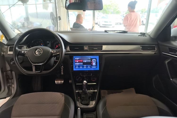 Used Volkswagen C-TREK 2018 1.5L Automatic Comfort Model Center Console