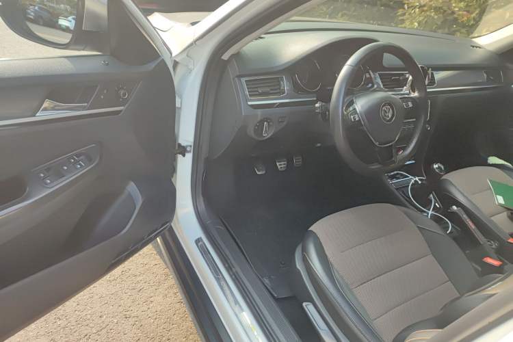 Used Volkswagen C-TREK 2018 1.5L Manual Comfort Model Driver Seat