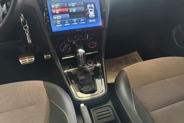 Used Volkswagen C-TREK 2018 1.5L Automatic Comfort Model Gear Lever