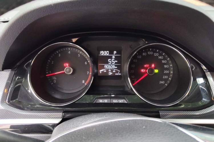 Used Volkswagen C-TREK 2018 230TSI DSG Comfort Model Instrument Cluster
